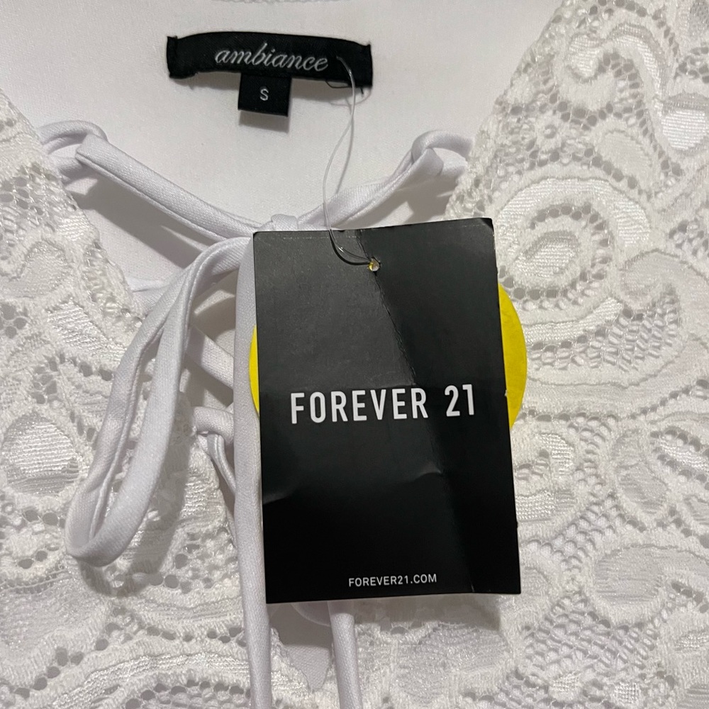 π *NEW*β Forever 21 - Womans Lace Romper - Picture 5 of 9
